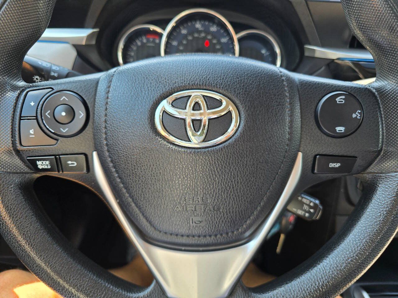 Used 2015 Toyota Corolla LE FWD image 16