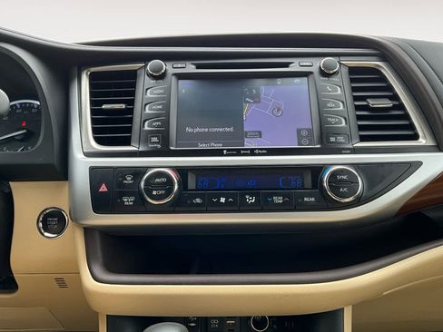 Used 2019 Toyota Highlander Limited Platinum image 17