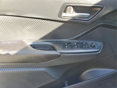 Used 2019 Toyota C-HR LE image 11