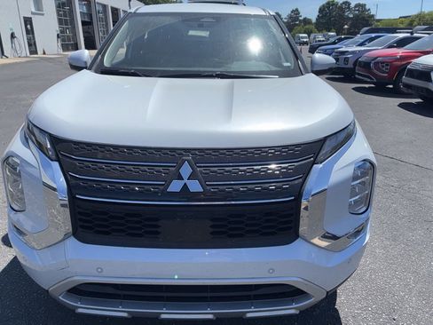 Used 2024 Mitsubishi Outlander SE FWD image 2