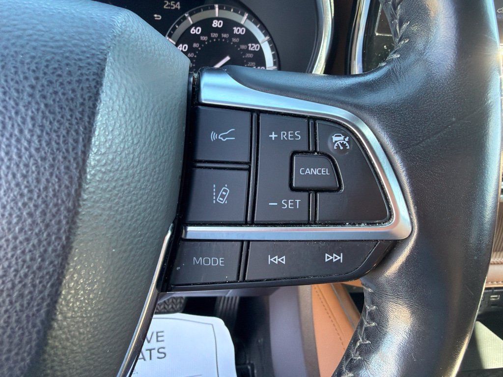 Used 2021 Toyota Highlander Platinum AWD/4WD image 19
