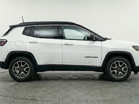 Used 2025 Jeep Compass Trailhawk AWD/4WD image 11