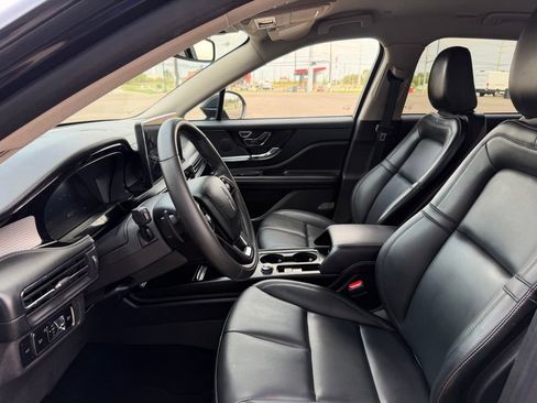 Used 2025 Lincoln Corsair AWD image 9