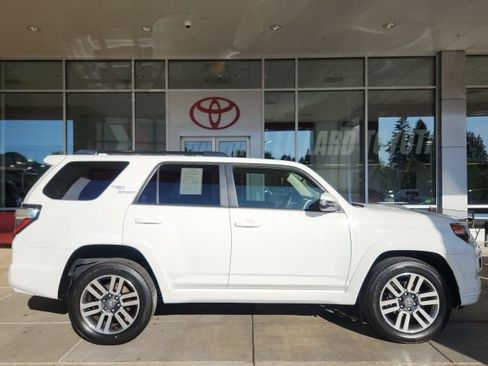 Used 2023 Toyota 4Runner TRD Sport w/ Technology Package AWD/4WD image 3