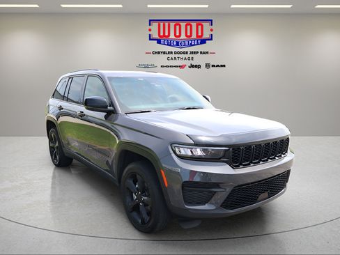 Used 2024 Jeep Grand Cherokee Altitude AWD/4WD image 17