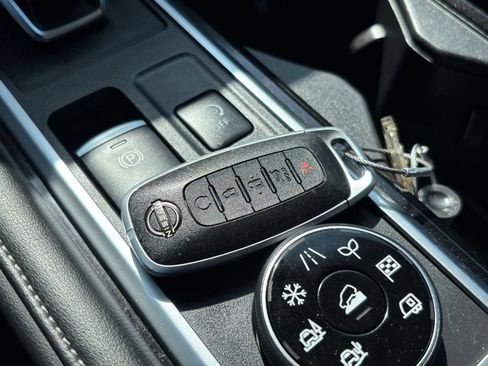 Used 2025 Nissan Pathfinder SV AWD/4WD image 22