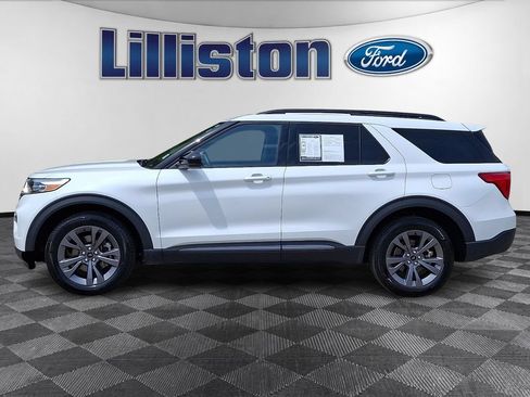 Used 2023 Ford Explorer XLT w/ Equipment Group 202A AWD/4WD image 8