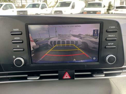 Used 2021 Hyundai Elantra SE image 39