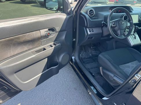 Used 2014 Scion xB FWD image 20