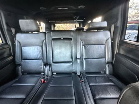 Used 2021 Chevrolet Suburban LT image 29