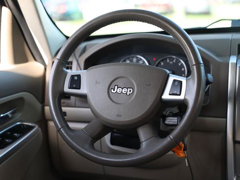Used 2009 Jeep Liberty Limited w/ Premium Group AWD/4WD image 27