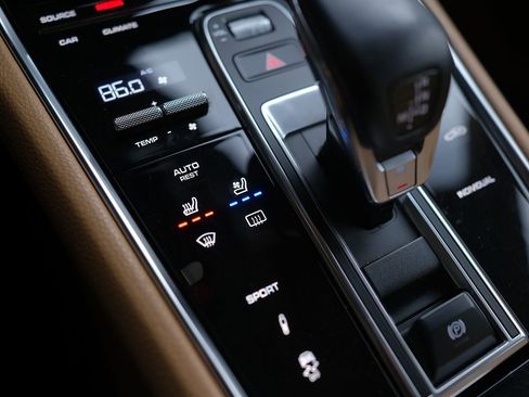 Used 2018 Porsche Panamera image 23