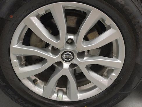 Used 2020 Nissan Rogue SV FWD image 31