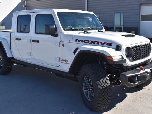 New 2026 Jeep Gladiator Mojave image 3