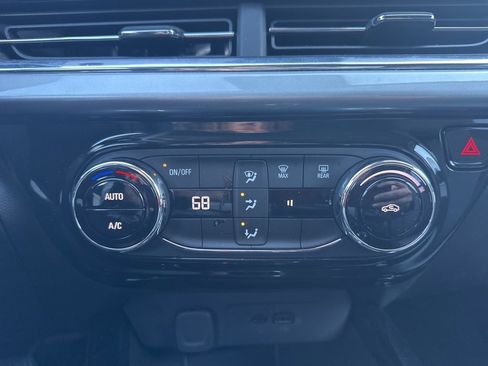 Used 2025 Chevrolet Trax LT image 18