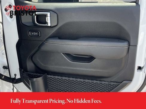 Used 2023 Jeep Wrangler Unlimited Sahara w/ Cold Weather Group AWD/4WD image 21