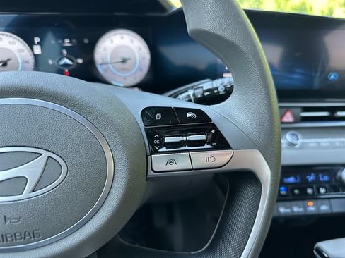 Used 2024 Hyundai Elantra SEL FWD image 22