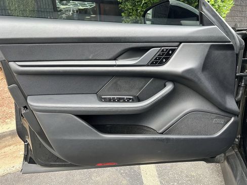 Used 2021 Porsche Taycan image 24