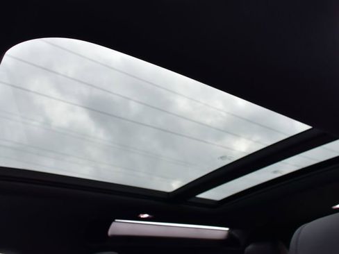 Used 2024 Land Rover Defender 90 X-Dynamic SE image 34