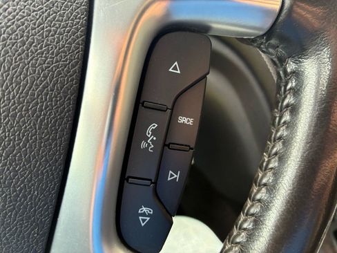 Used 2016 Chevrolet Traverse LT w/ Style and Technology Package FWD image 17