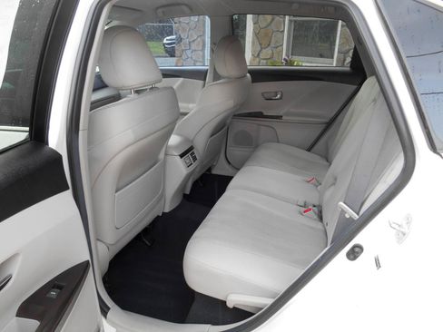 Used 2012 Toyota Venza LE AWD/4WD image 10