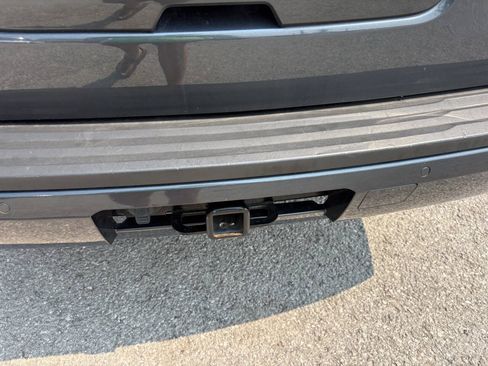 Used 2020 Chevrolet Suburban LT RWD image 9
