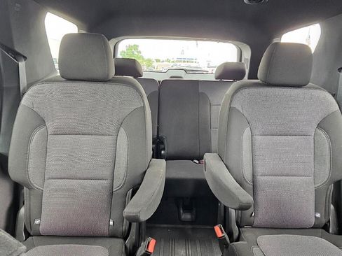 Used 2023 Chevrolet Traverse LT FWD image 11