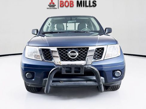 Used 2019 Nissan Frontier SV RWD image 2