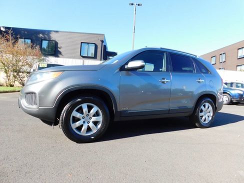 Used 2013 Kia Sorento LX image 4