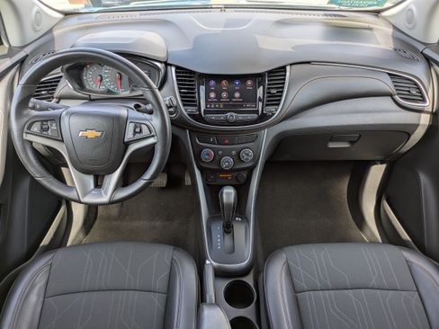 Used 2022 Chevrolet Trax LT w/ LT Convenience Package AWD/4WD image 15