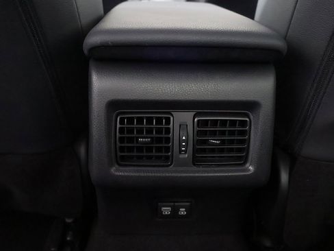 Used 2025 Toyota Camry SE image 31