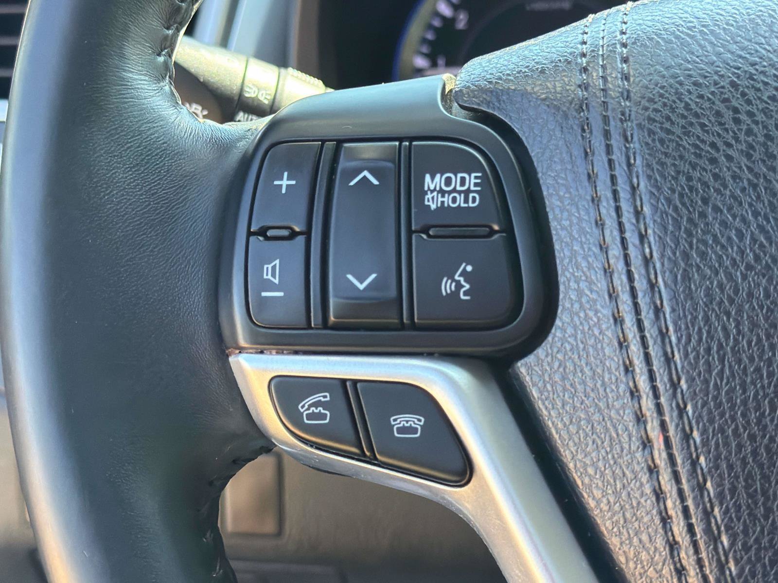 Used 2016 Toyota Highlander XLE AWD/4WD image 36