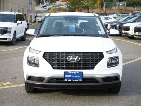 Certified 2022 Hyundai Venue SE image 3