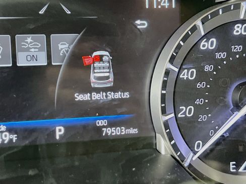 Used 2022 Toyota Highlander XLE AWD/4WD image 12
