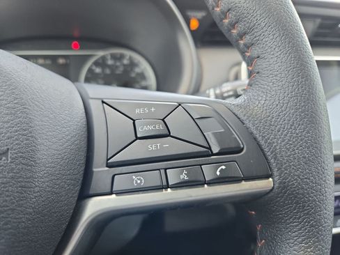 Used 2018 Nissan Kicks SR FWD image 22