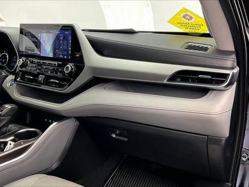 Used 2021 Toyota Highlander Platinum image 16