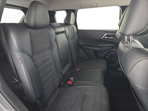 Used 2024 Mitsubishi Outlander SE FWD image 32