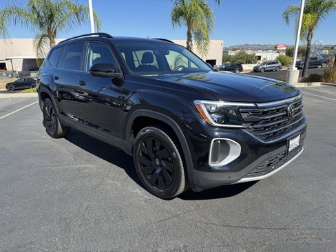 Used 2026 Volkswagen Atlas SE FWD image 2