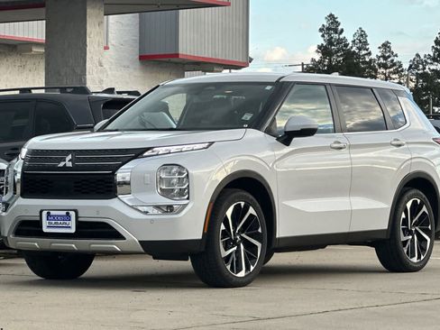 Used 2024 Mitsubishi Outlander SE image 7