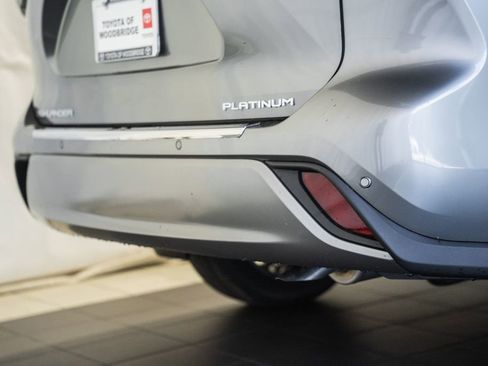 New 2026 Toyota Highlander Platinum AWD/4WD image 9