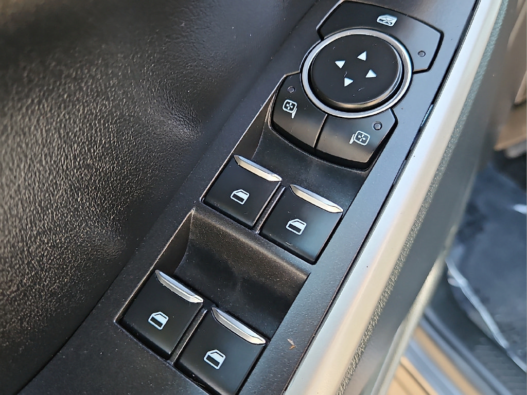 Used 2024 Ford Explorer XLT RWD image 16