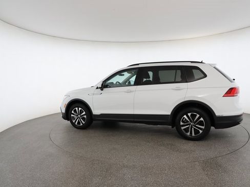 Used 2021 Volkswagen Tiguan SE R-Line image 8