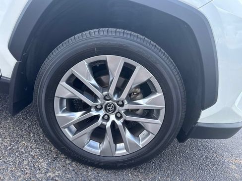 Used 2021 Toyota RAV4 XLE Premium FWD image 7