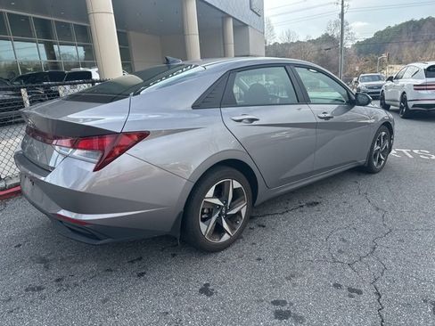 Used 2023 Hyundai Elantra SEL w/ Convenience Package image 5