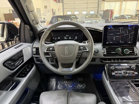 Used 2019 Lincoln Navigator Reserve AWD/4WD image 23