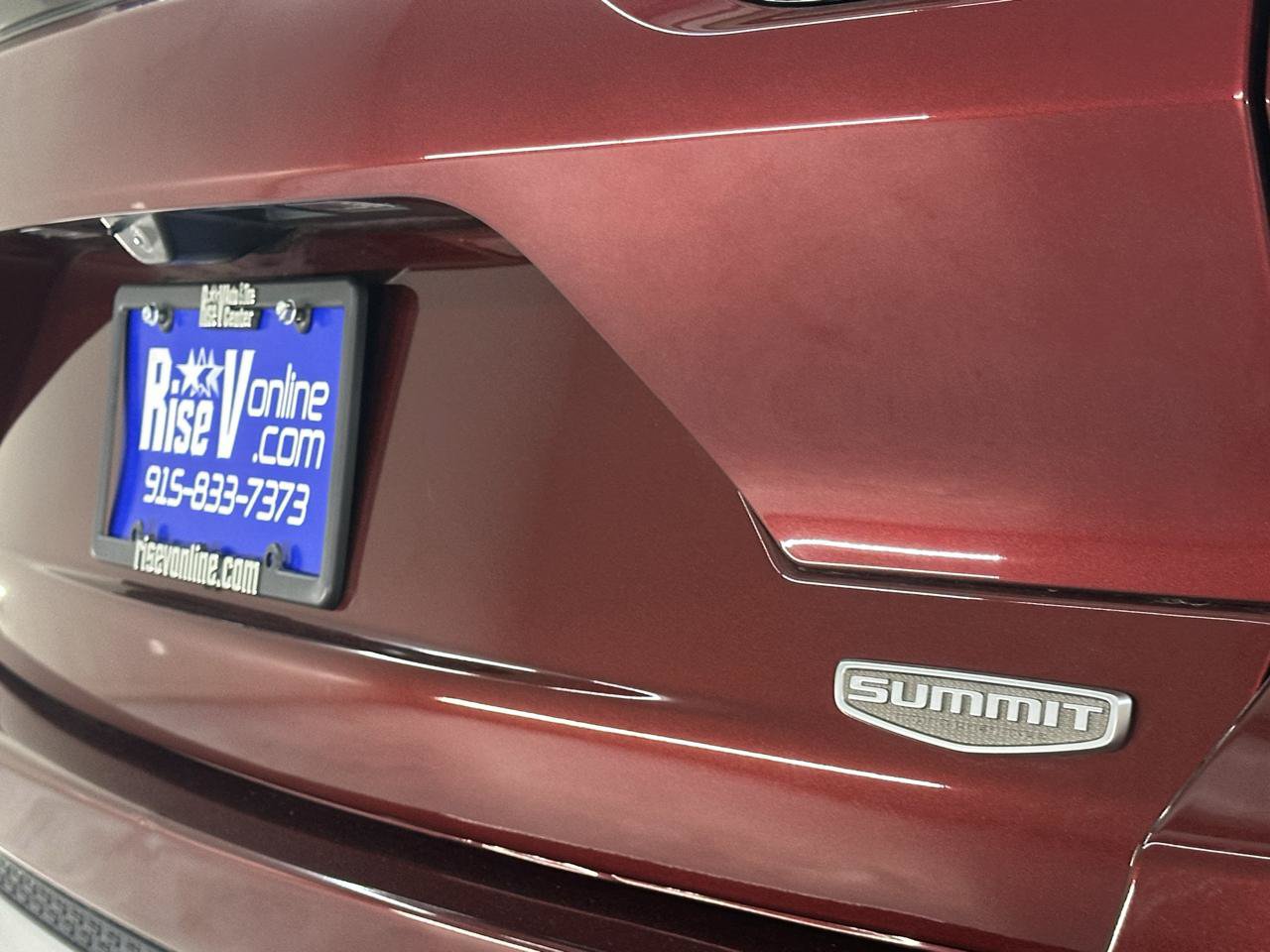Used 2023 Jeep Grand Cherokee Summit AWD/4WD image 13