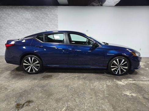 Used 2022 Nissan Altima 2.5 SR AWD/4WD image 3