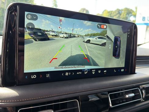 Used 2026 Lincoln Aviator AWD image 27