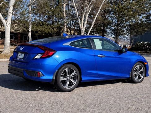 Used 2017 Honda Civic Touring image 7