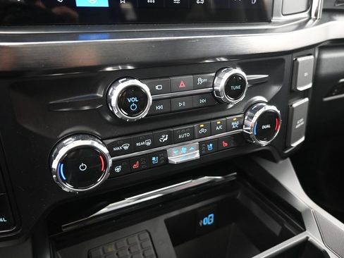 New 2026 Ford F250 Lariat w/ Black Appearance Package AWD/4WD image 16